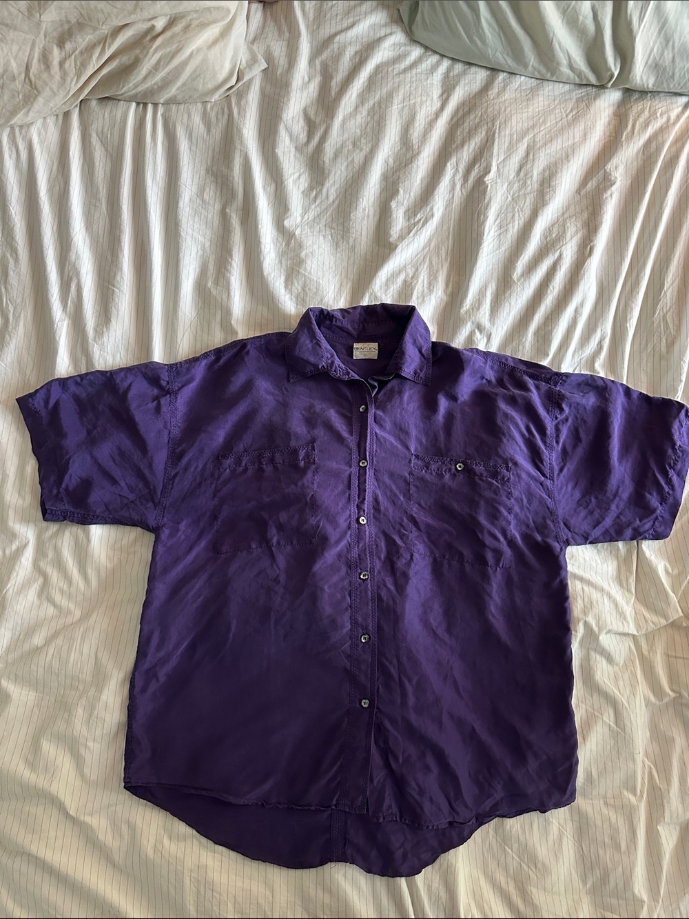 Vintage JR Bentley - Men's Short-Sleeve Button-Up 100%Silk Shirt in Purple - L